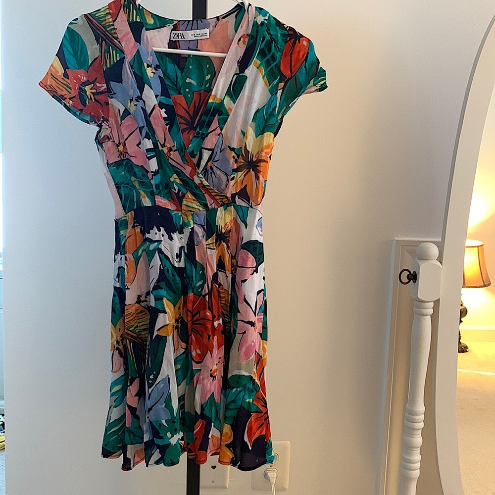 Zara dress. Floral. S. Gently used